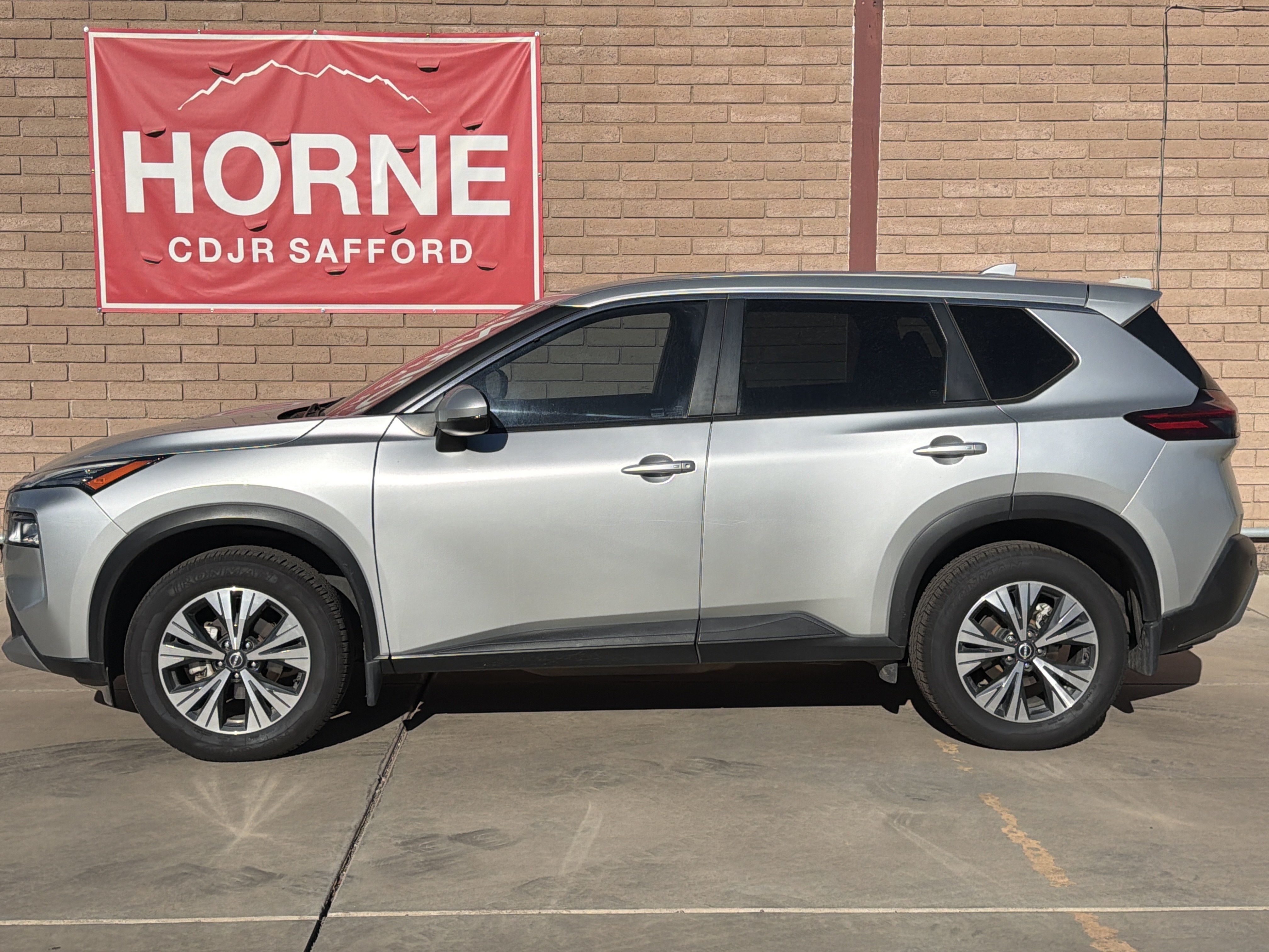 Used 2023 Nissan Rogue SV FWD image 2
