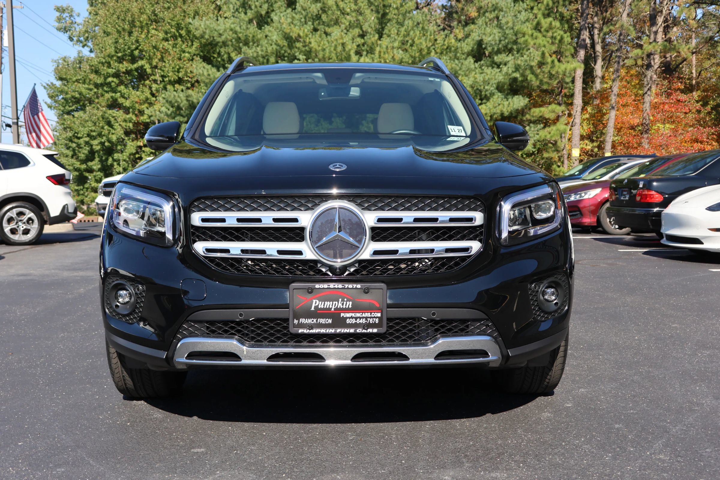 Used 2023 Mercedes-Benz GLB 250 4MATIC w/ Premium Package image 8