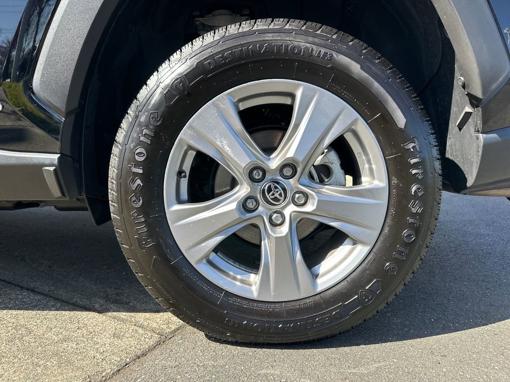 Certified 2025 Toyota RAV4 LE AWD/4WD image 27