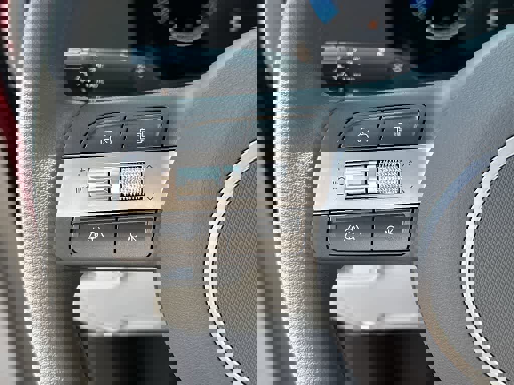 New 2025 Hyundai Kona SE image 23