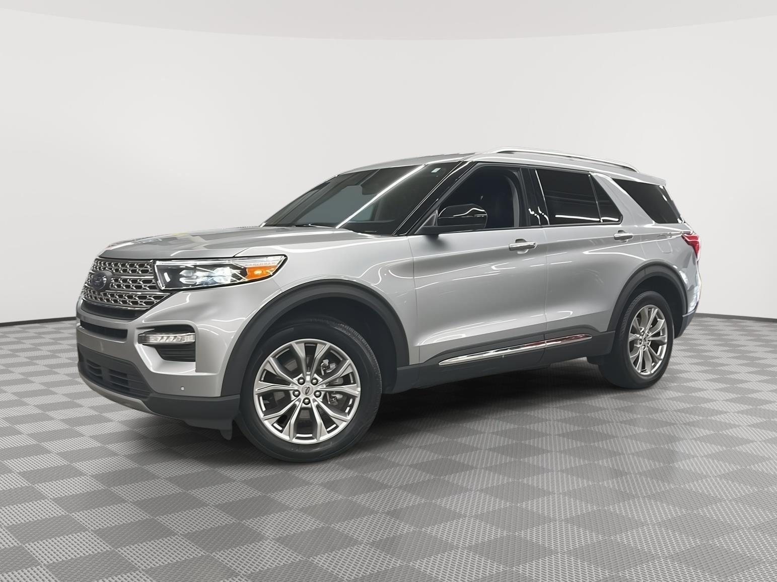 Used 2023 Ford Explorer Limited image 3