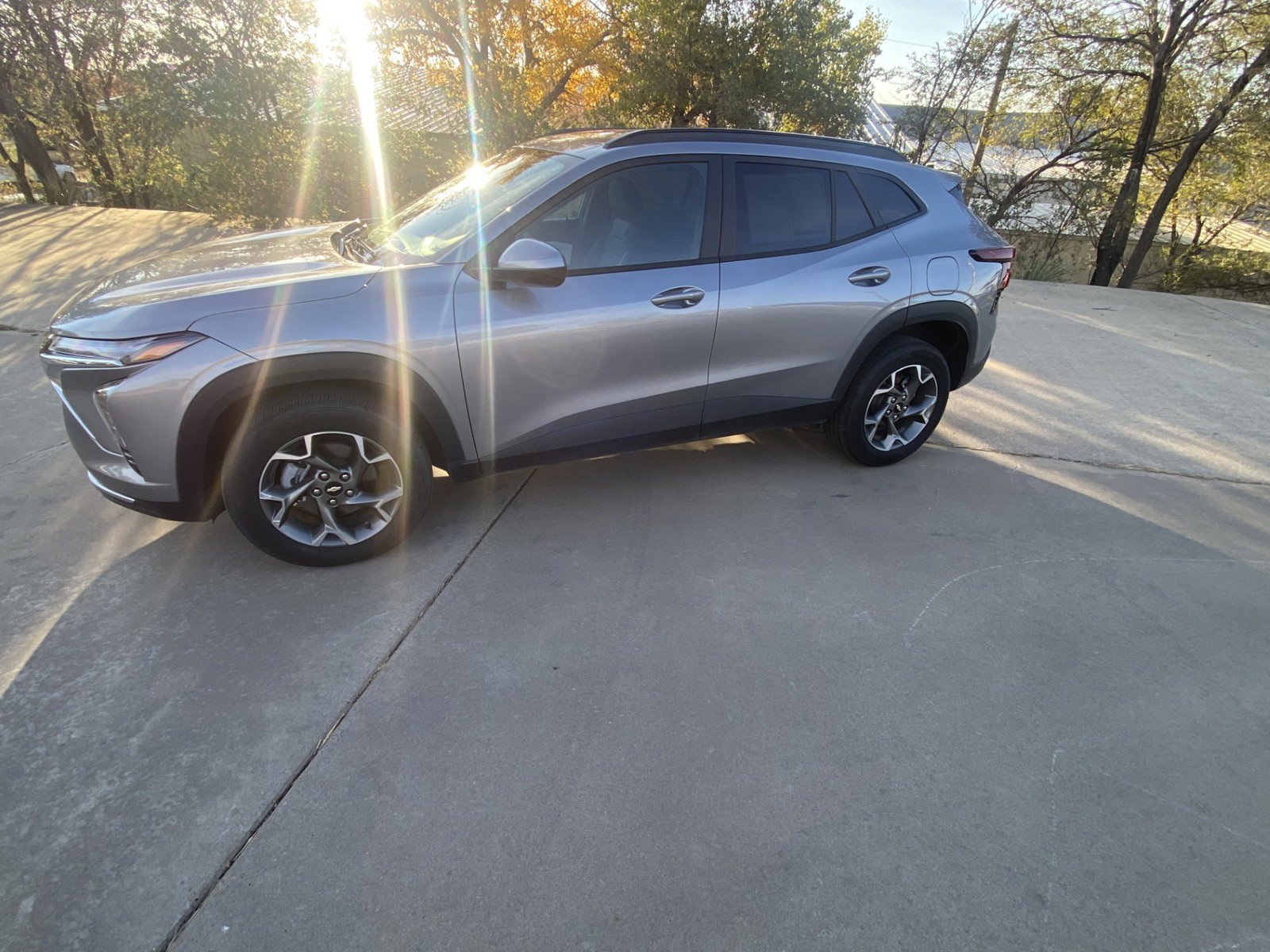 Used 2025 Chevrolet Trax LT w/ LT Convenience Package FWD image 4