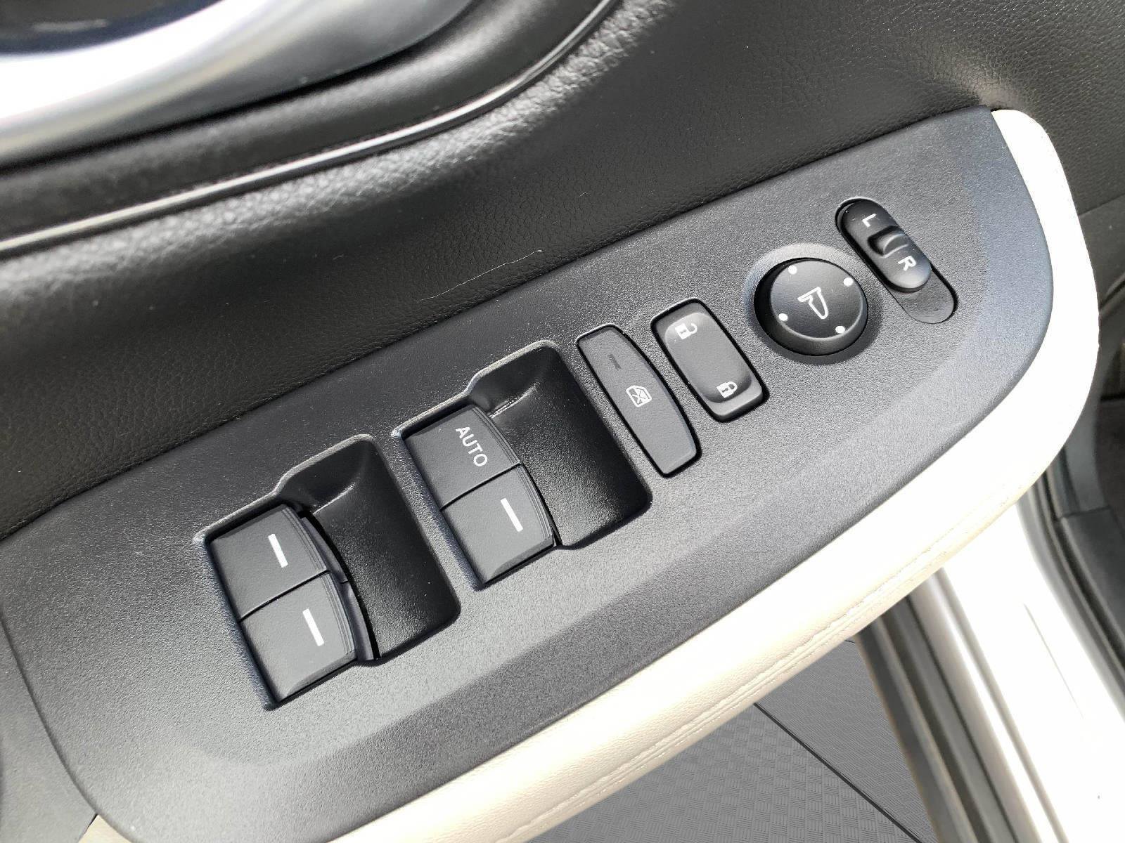 Used 2023 Honda HR-V LX image 12