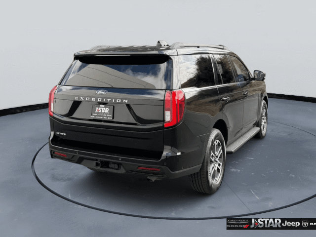 Used 2025 Ford Expedition Active RWD image 5