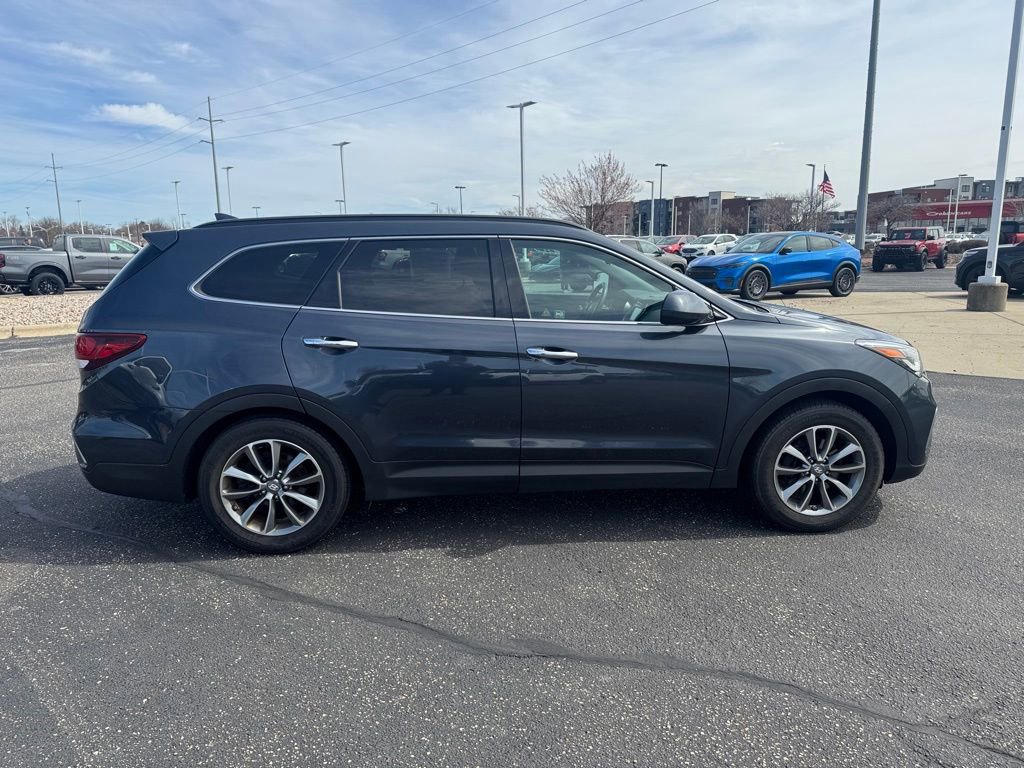 Used 2017 Hyundai Santa Fe SE FWD image 2