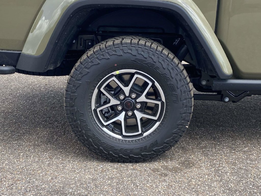 New 2026 Jeep Gladiator Rubicon w/ Steel Power Dome Hood Package AWD/4WD image 36