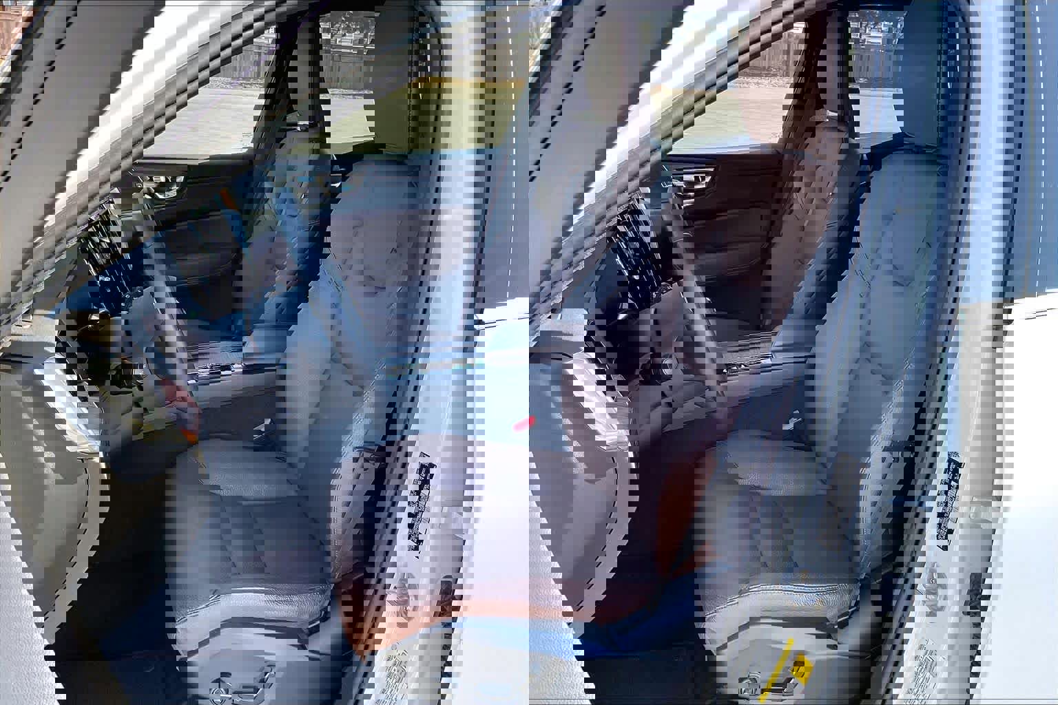 Used 2023 Volvo XC60 T8 Plus image 28