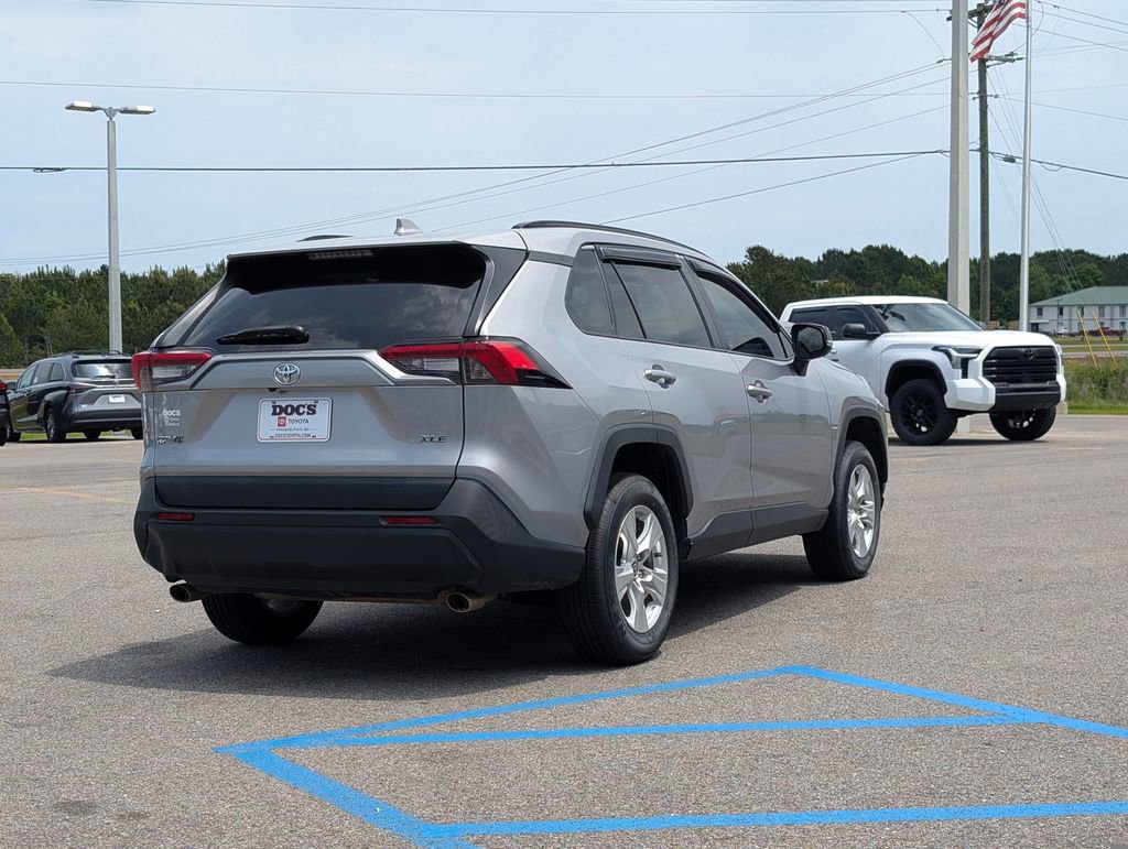 Used 2021 Toyota RAV4 XLE FWD image 5