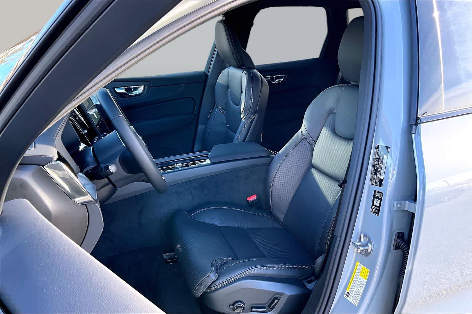 New 2026 Volvo XC60 B5 Ultra w/ Protection Package Premier AWD/4WD image 13