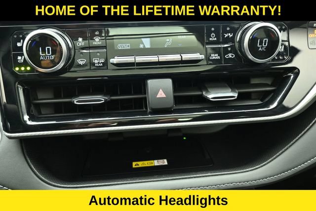 Used 2025 Toyota Highlander Platinum AWD/4WD image 27