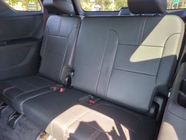 Used 2023 Chevrolet Traverse RS image 27