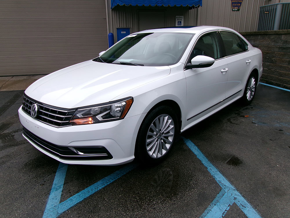 Used 2016 Volkswagen Passat 1.8T SE FWD image 1