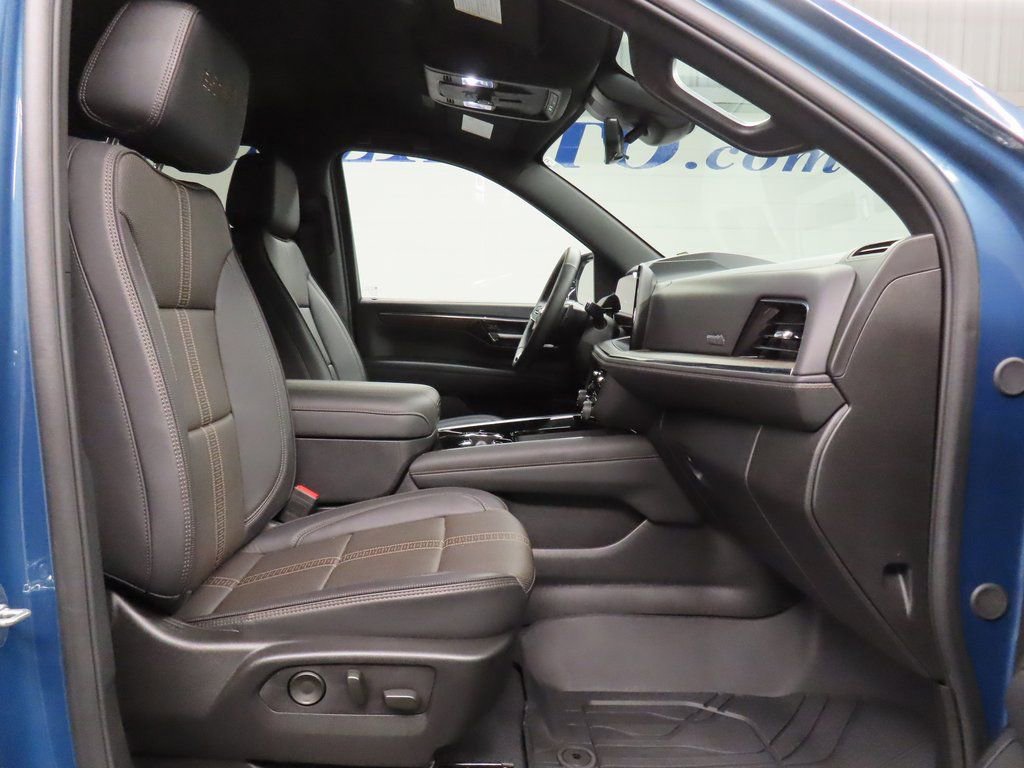 Used 2025 Chevrolet Tahoe High Country image 34