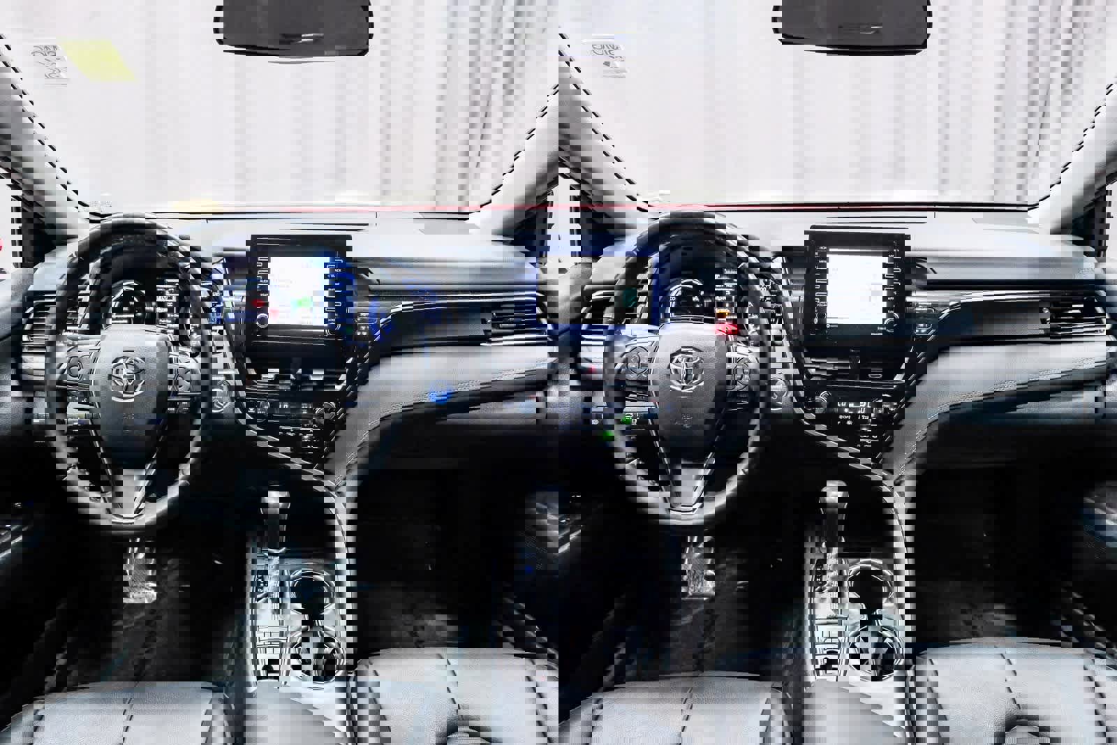 Used 2022 Toyota Camry SE image 13