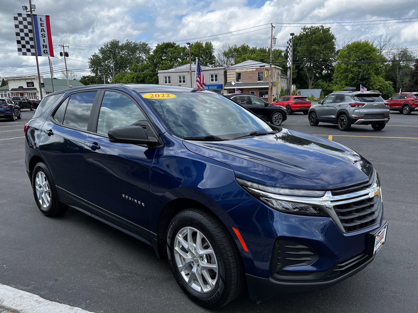 Used 2022 Chevrolet Equinox LS w/ LS Convenience Package image 2