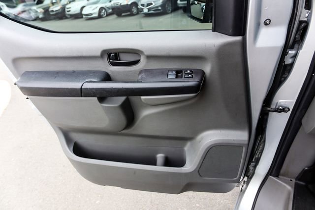Used 2016 Nissan NV 3500 SL image 32