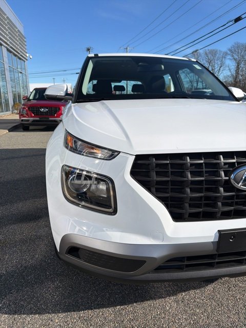 Certified 2025 Hyundai Venue SE image 3