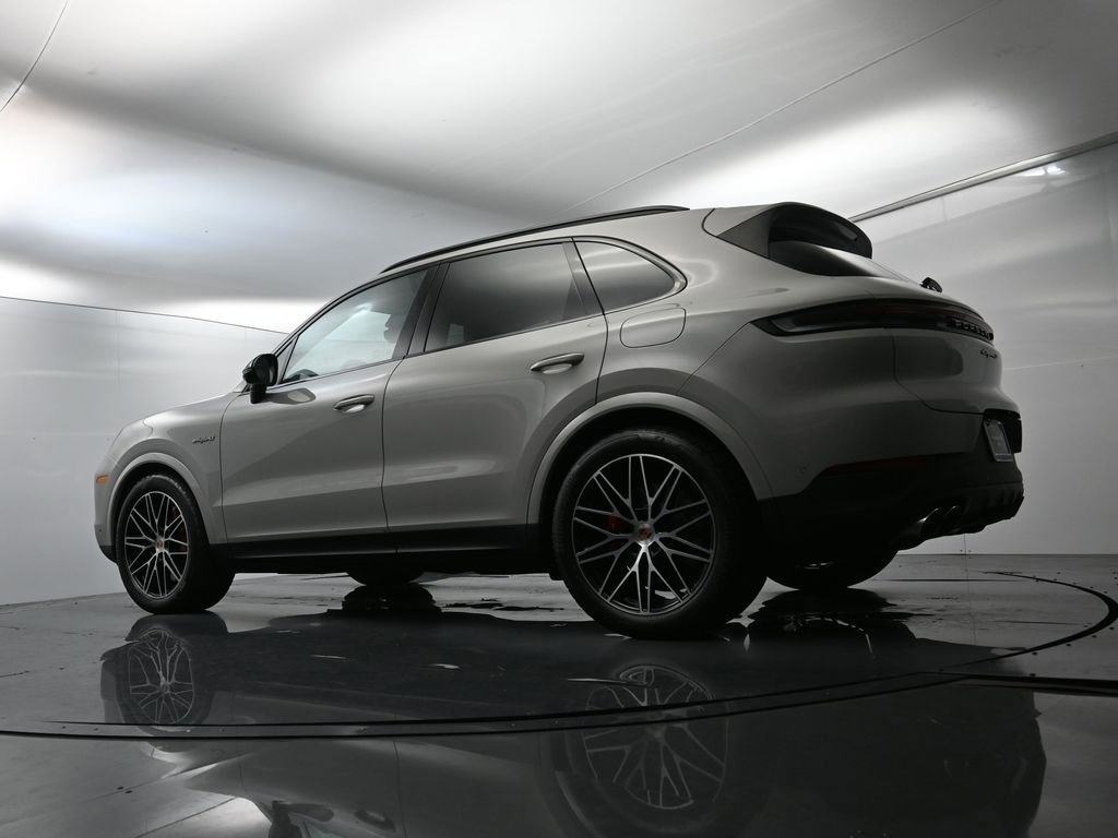 Certified 2025 Porsche Cayenne S image 50