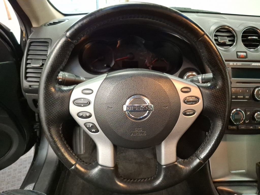 Used 2009 Nissan Altima 3.5 SE w/ Premium Pkg image 20
