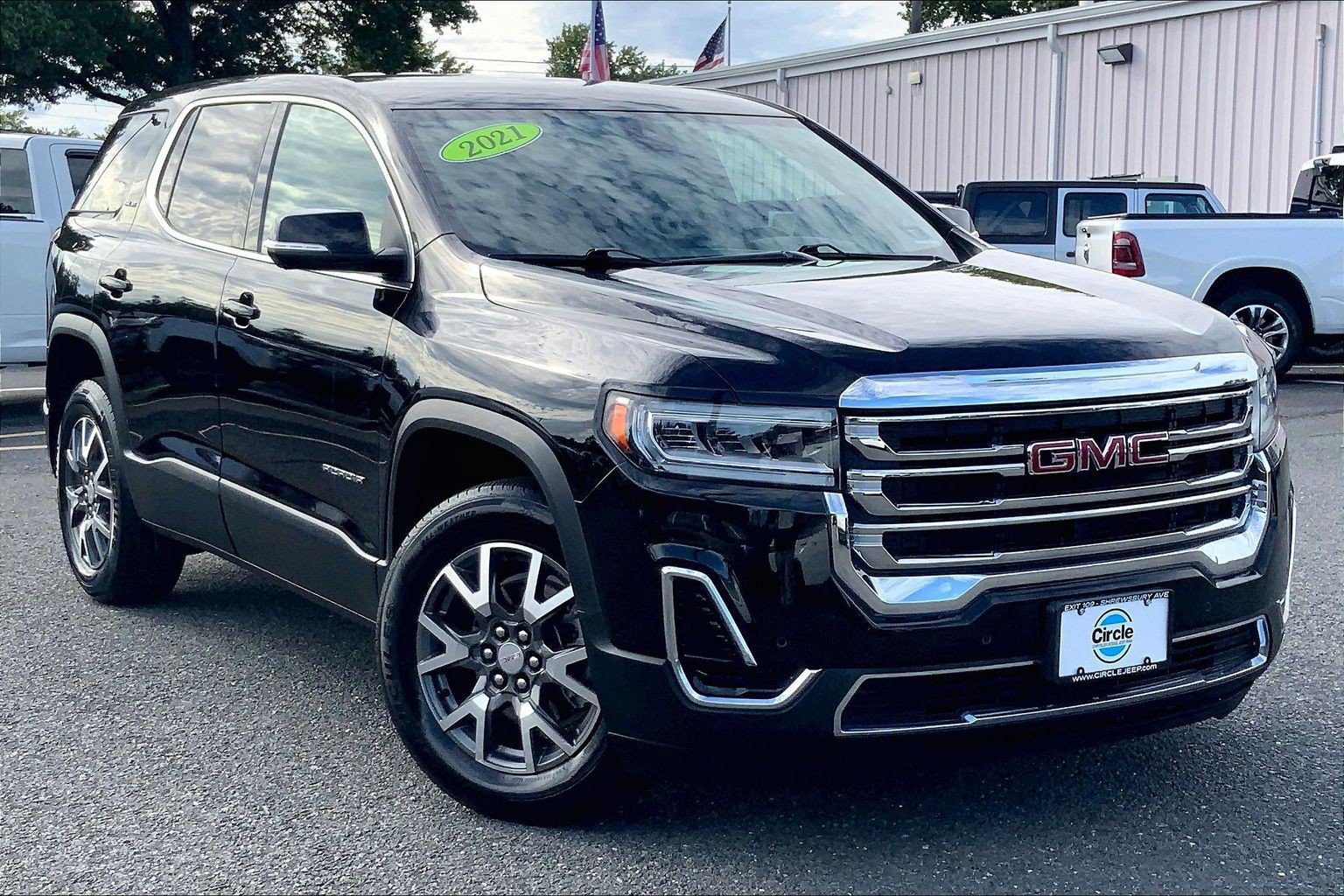 Used 2021 GMC Acadia SLE AWD/4WD image 2