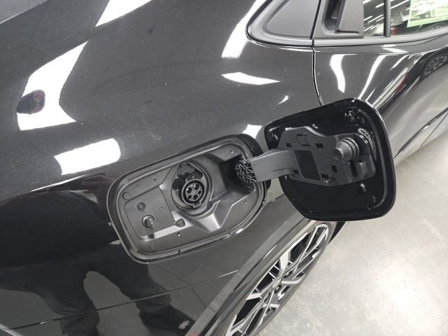 New 2027 Toyota Prius Plug-In Hybrid FWD image 8