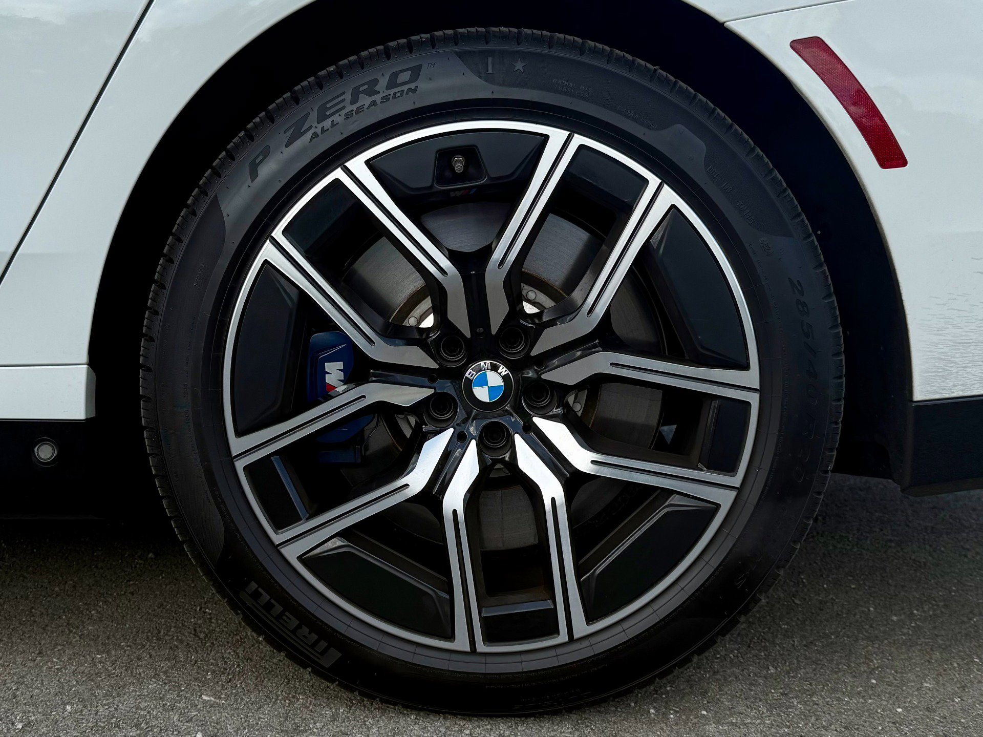 Used 2025 BMW 760i xDrive w/ Executive Package AWD/4WD image 61