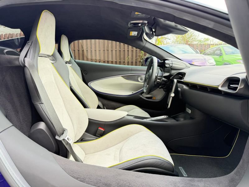 Used 2023 McLaren Artura image 21