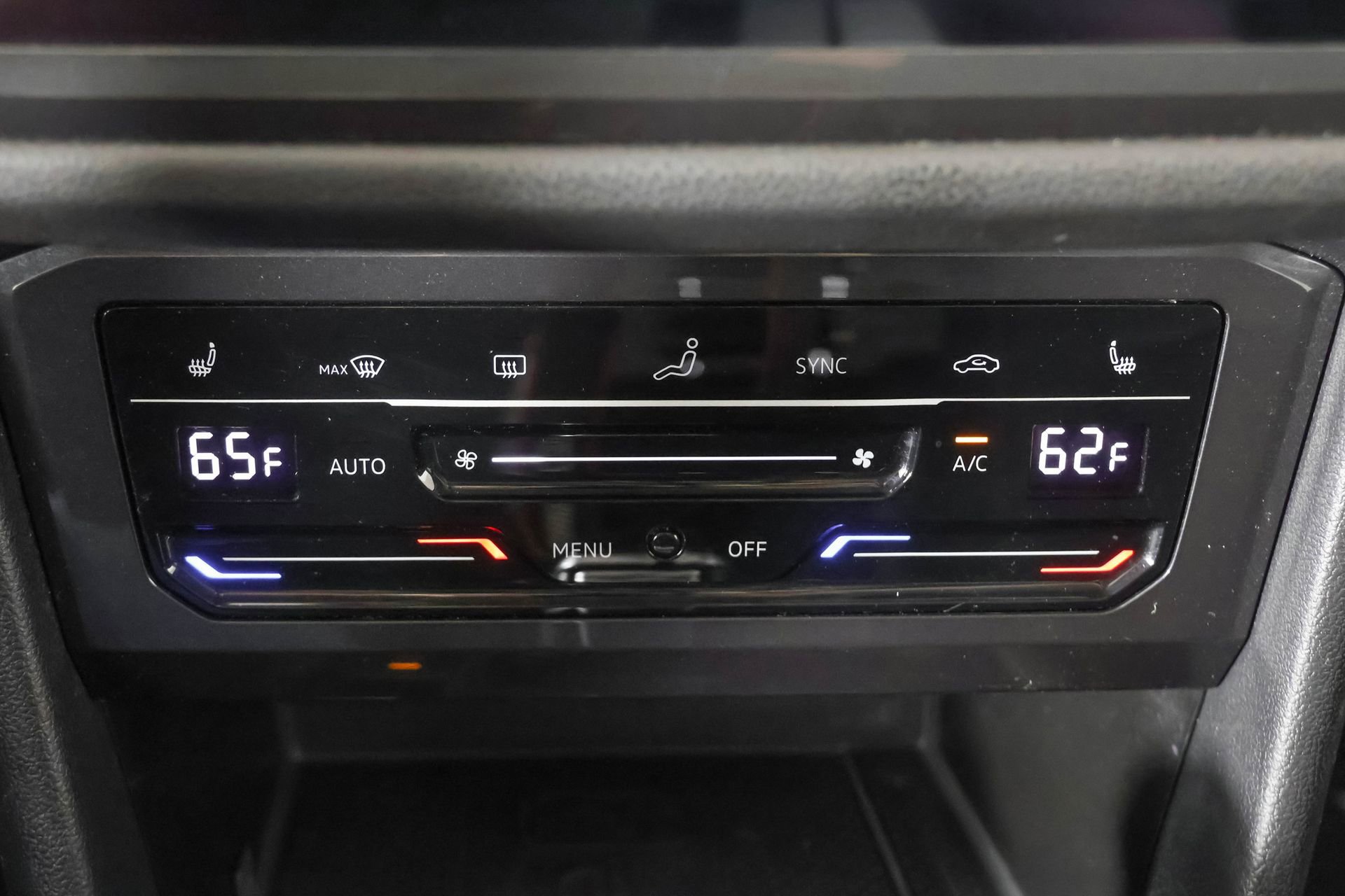 Used 2022 Volkswagen Tiguan SE AWD/4WD image 31