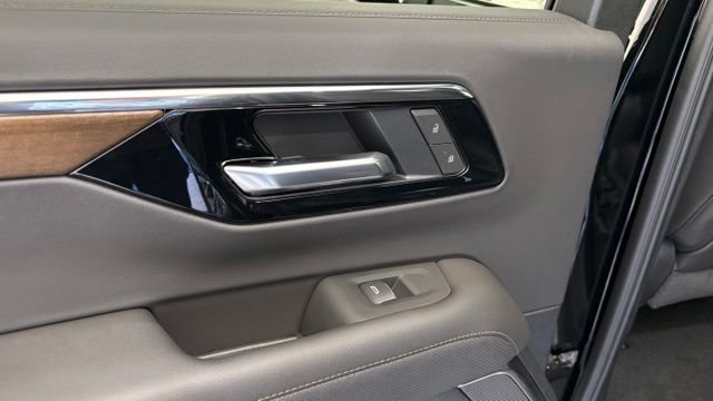 New 2026 Chevrolet Suburban High Country AWD/4WD image 24