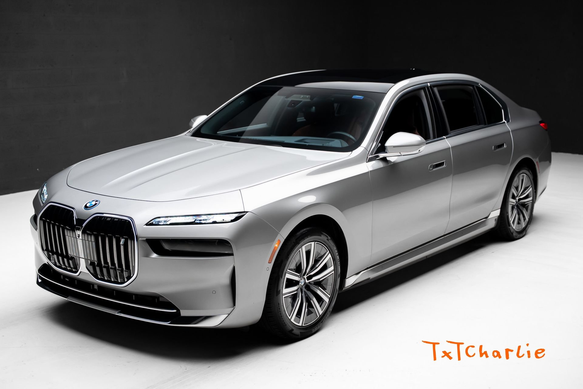 Used 2024 BMW i7 eDrive50 w/ Executive Package RWD image 1