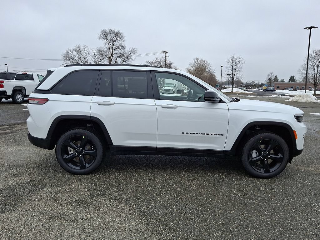 New 2025 Jeep Grand Cherokee Limited w/ Black Appearance Package AWD/4WD image 9