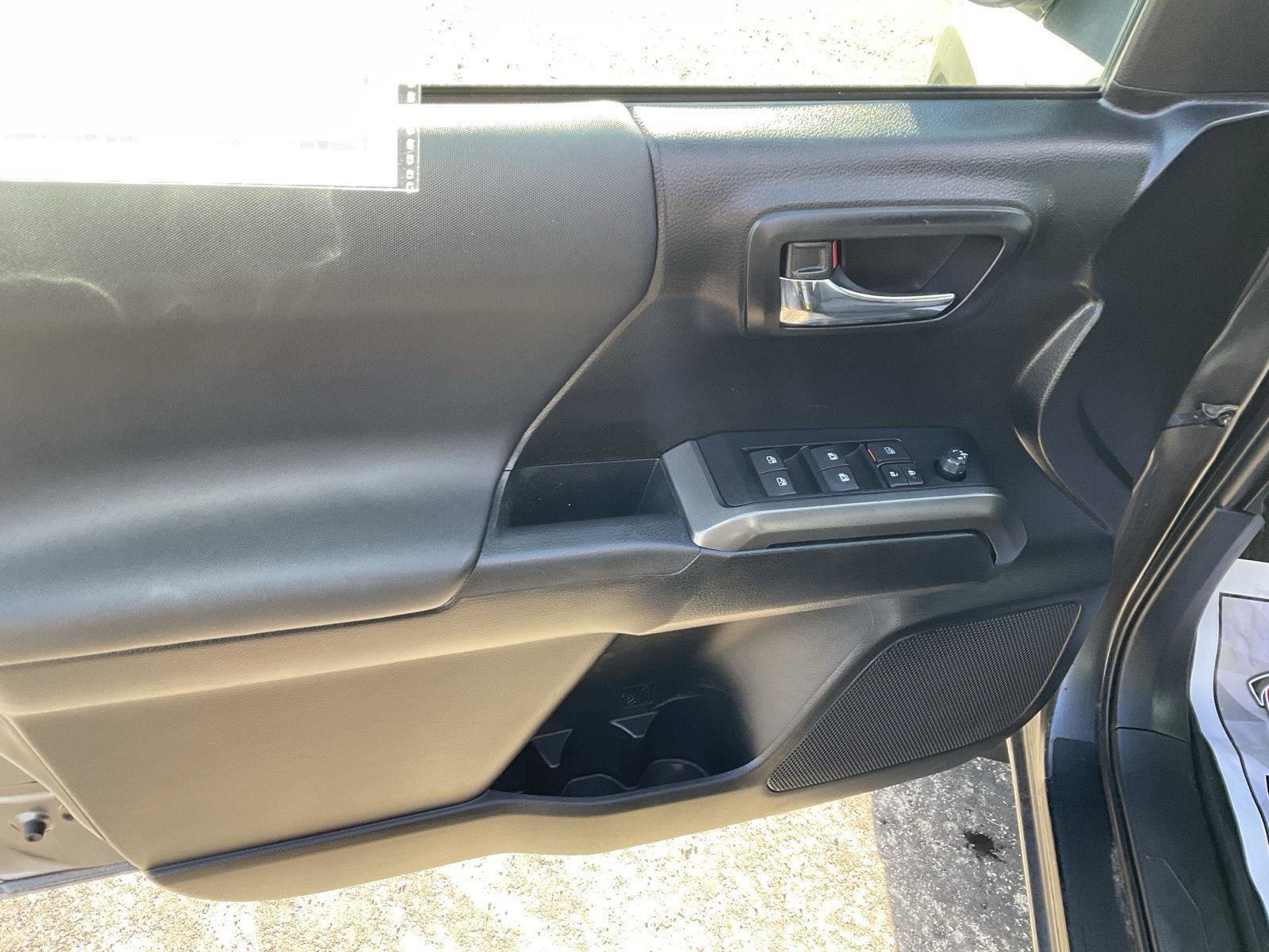 Used 2021 Toyota Tacoma TRD Off-Road w/ Technology Package image 12