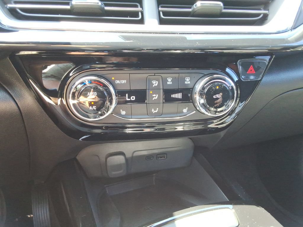 New 2026 Chevrolet Trax RS w/ Sunroof Package FWD image 30