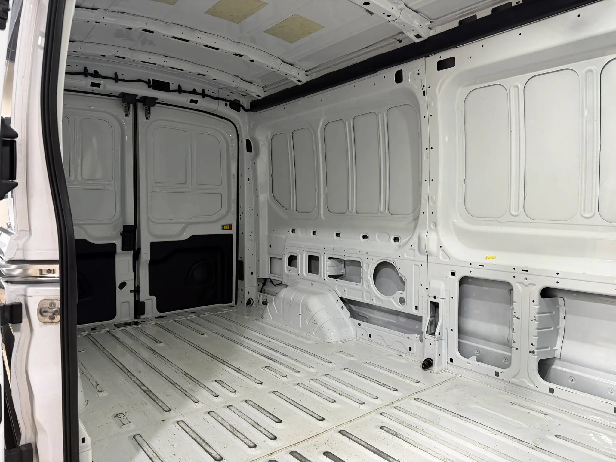 Used 2025 Ford Transit 250 148 Medium Roof RWD image 23