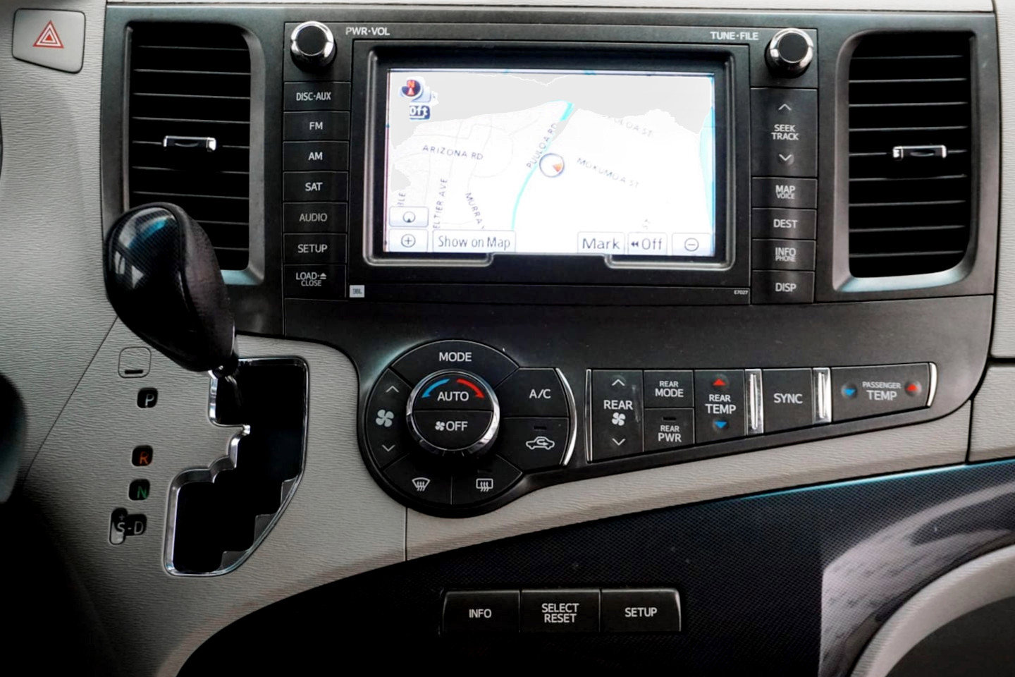 Used 2014 Toyota Sienna SE FWD image 23