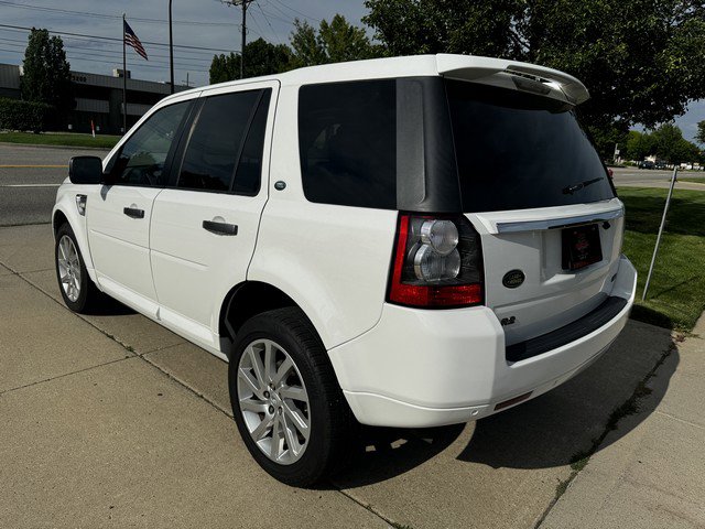 Used 2011 Land Rover LR2 HSE image 7