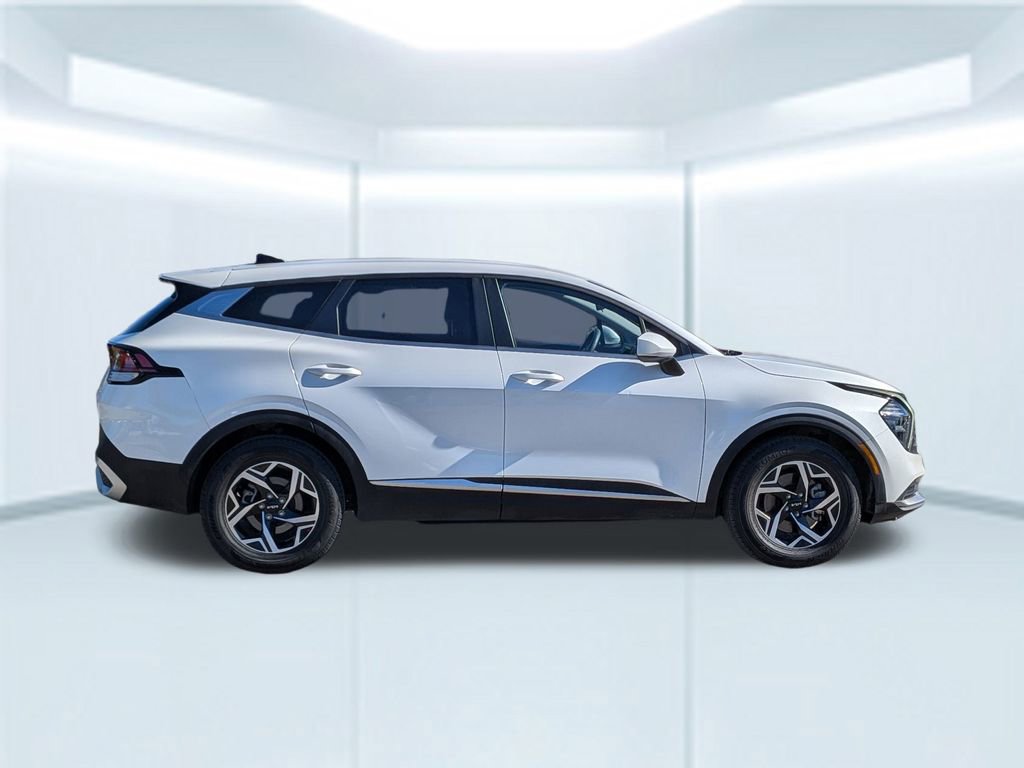 Used 2023 Kia Sportage LX image 8