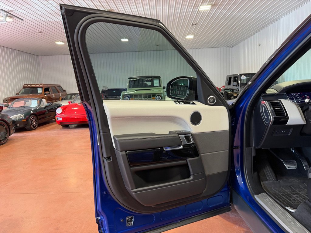 Used 2021 Land Rover Range Rover Sport SVR AWD/4WD image 16