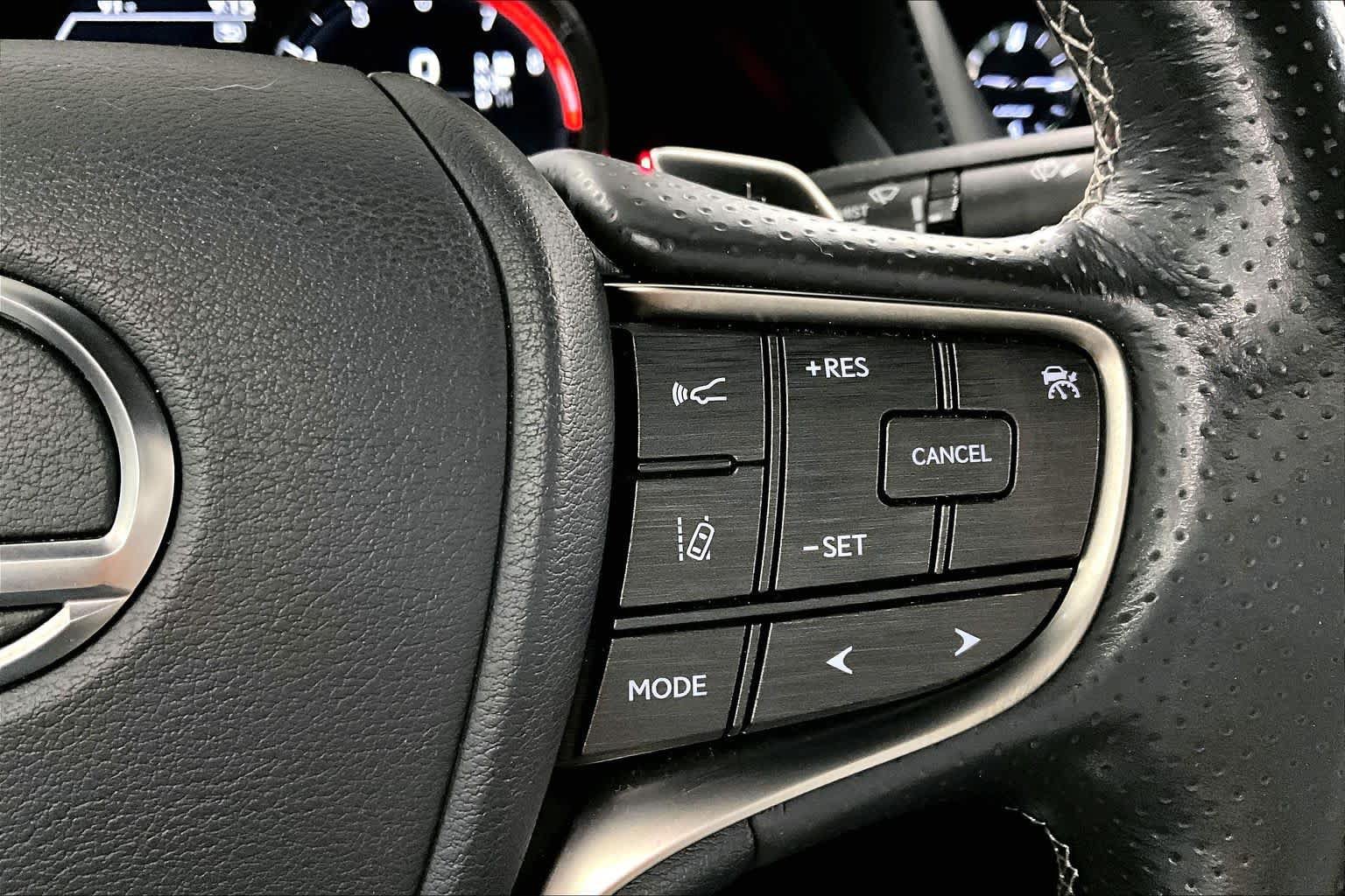 Used 2018 Lexus LS 500 F Sport w/ Accessory Package (Z2) RWD image 23