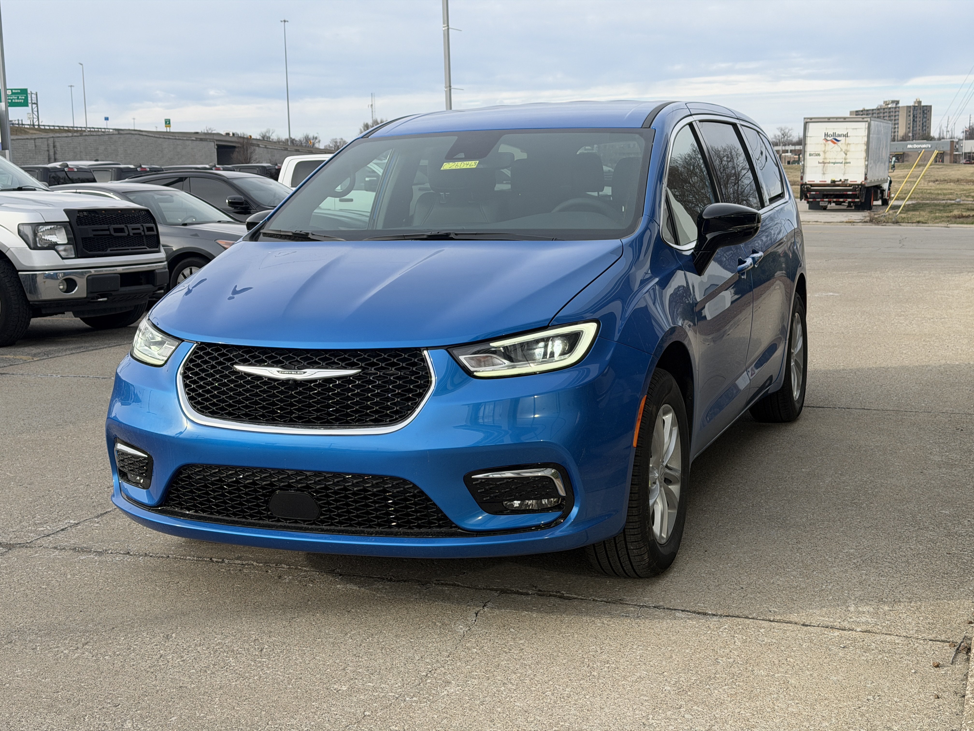 New 2026 Chrysler Pacifica Select AWD/4WD image 16