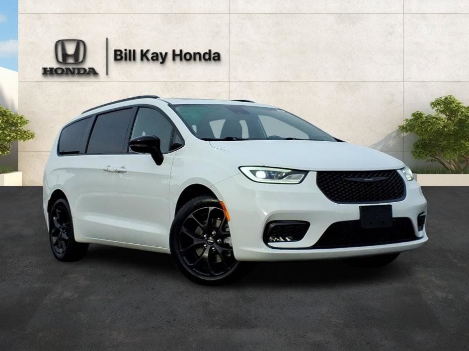 Used 2023 Chrysler Pacifica Limited w/ S Appearance Package image 5