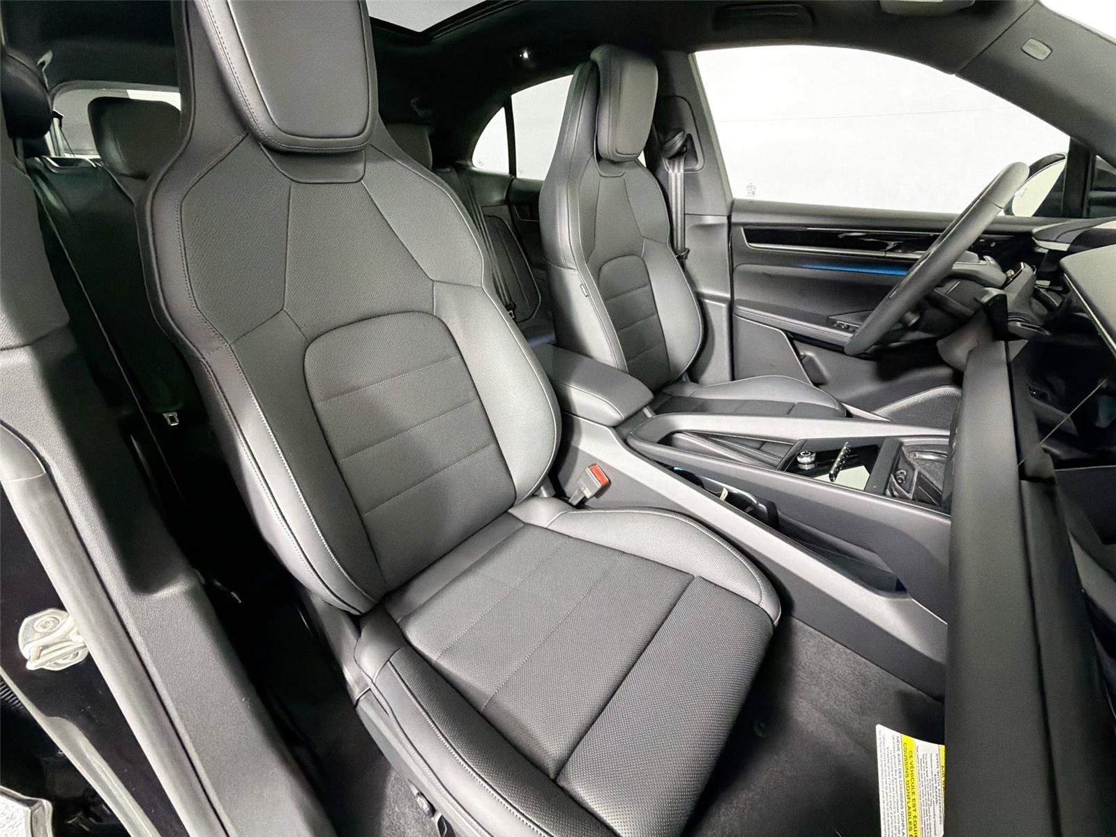 Certified 2026 Porsche Macan 4 Electric RWD image 27
