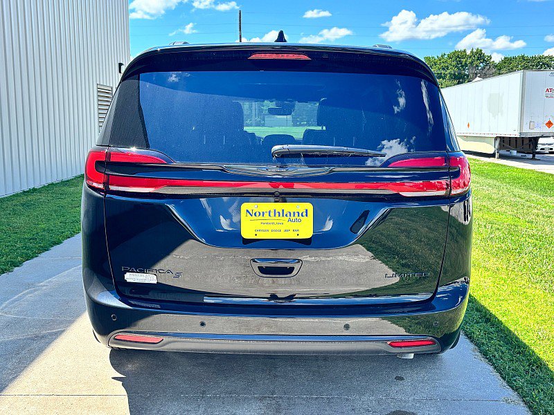 New 2026 Chrysler Pacifica Limited w/ S Appearance Package FWD image 6