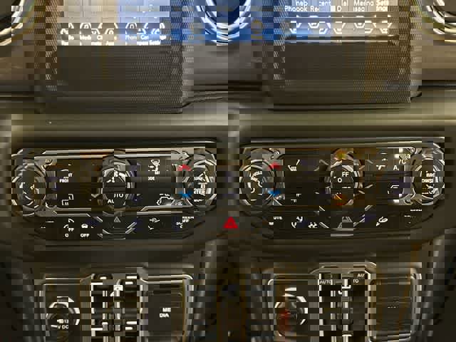 Used 2018 Jeep Wrangler Unlimited Sahara AWD/4WD image 14