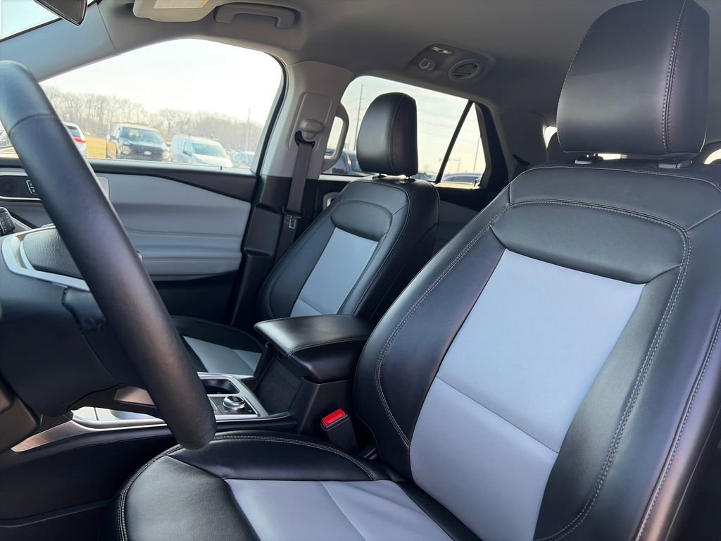 Used 2023 Ford Explorer XLT w/ Equipment Group 202A image 15