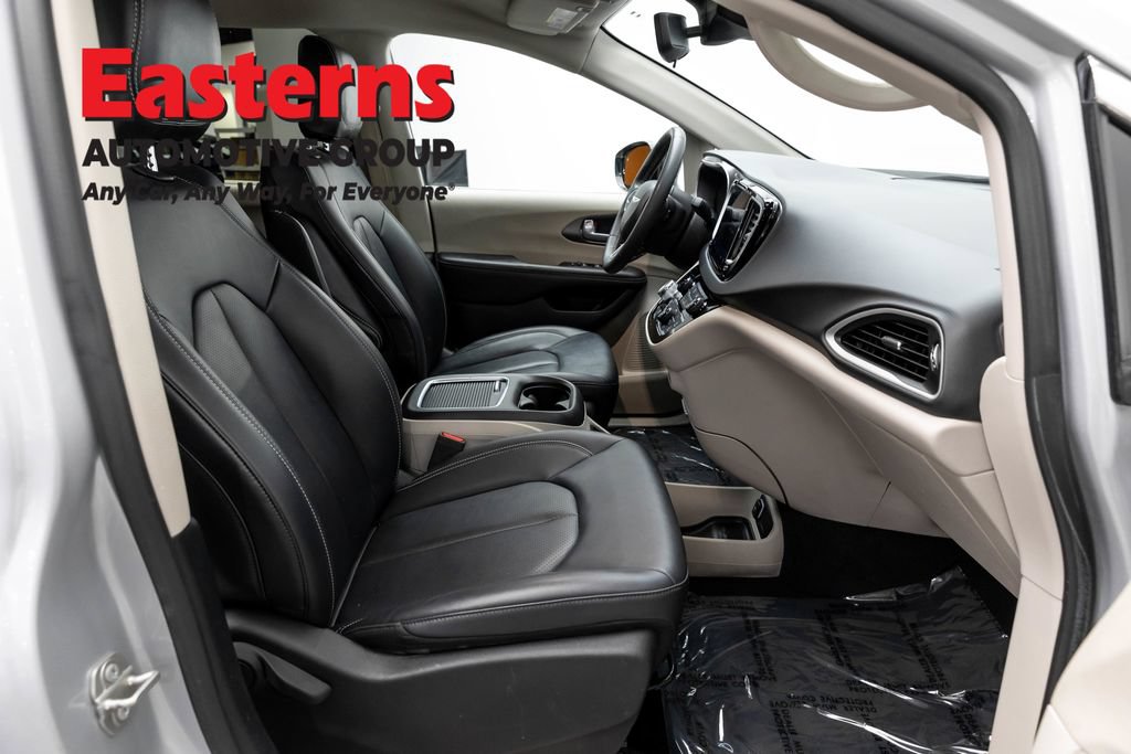 Used 2024 Chrysler Pacifica Touring-L FWD image 24