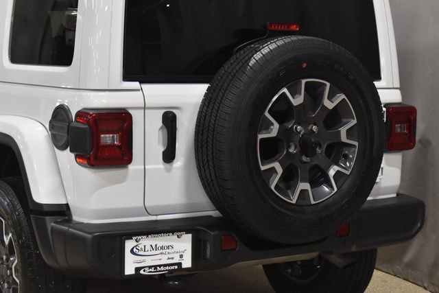 Used 2024 Jeep Wrangler Sahara w/ Technology Group image 9