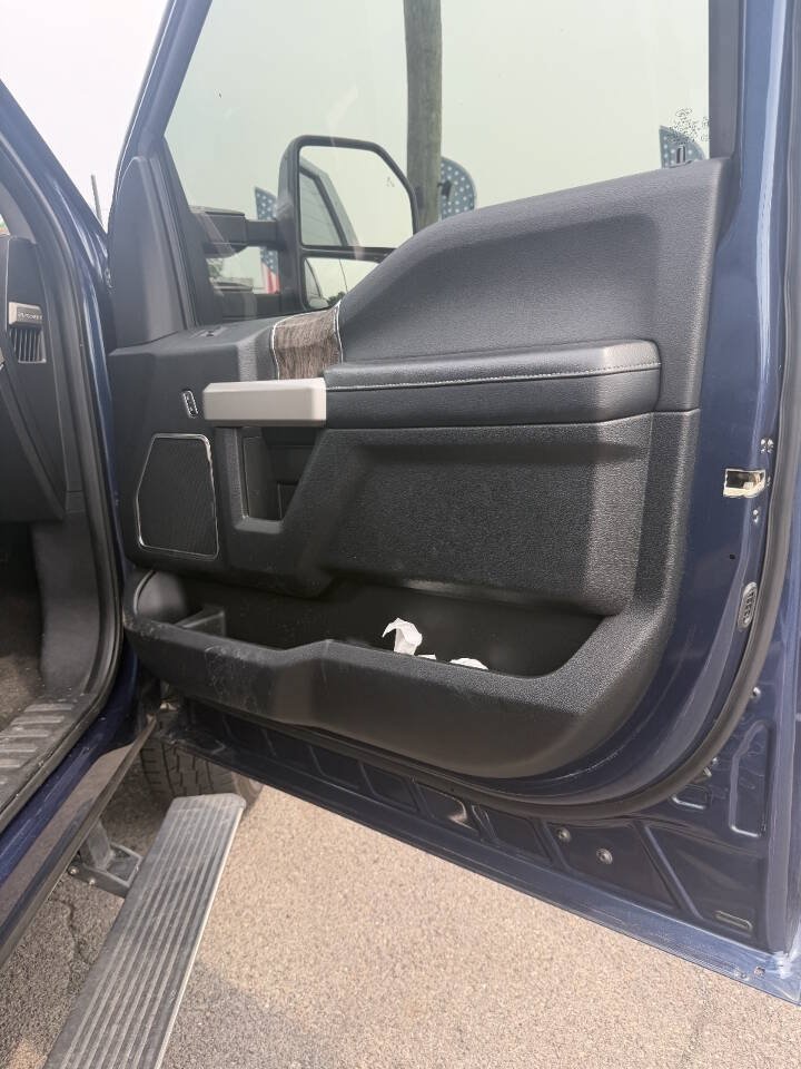 Used 2017 Ford F350 Lariat AWD/4WD image 4