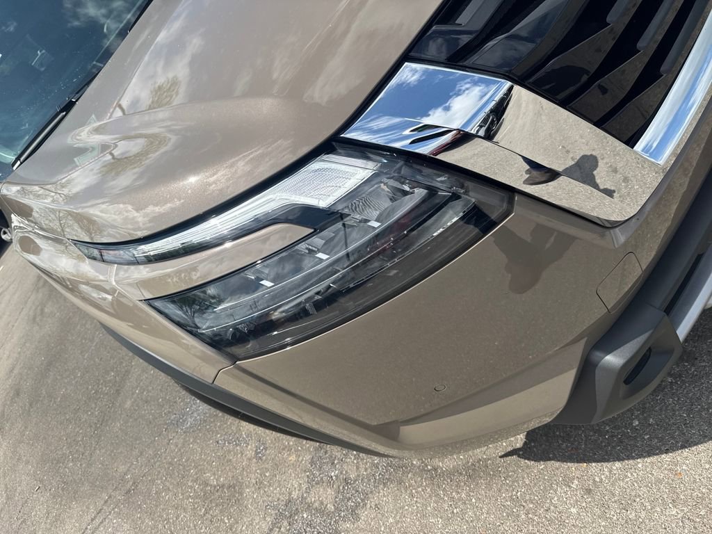 Used 2025 Nissan Pathfinder Platinum image 38