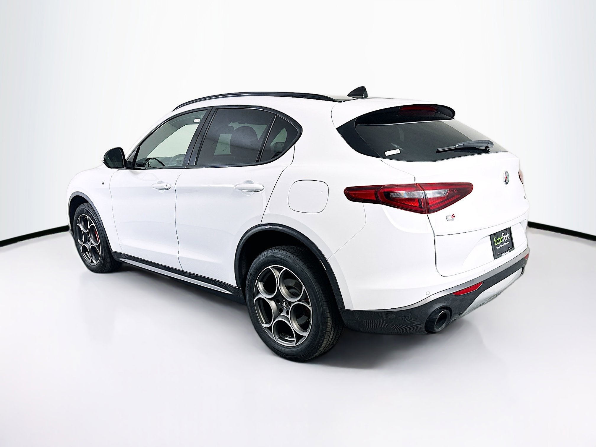 Used 2022 Alfa Romeo Stelvio Ti image 5